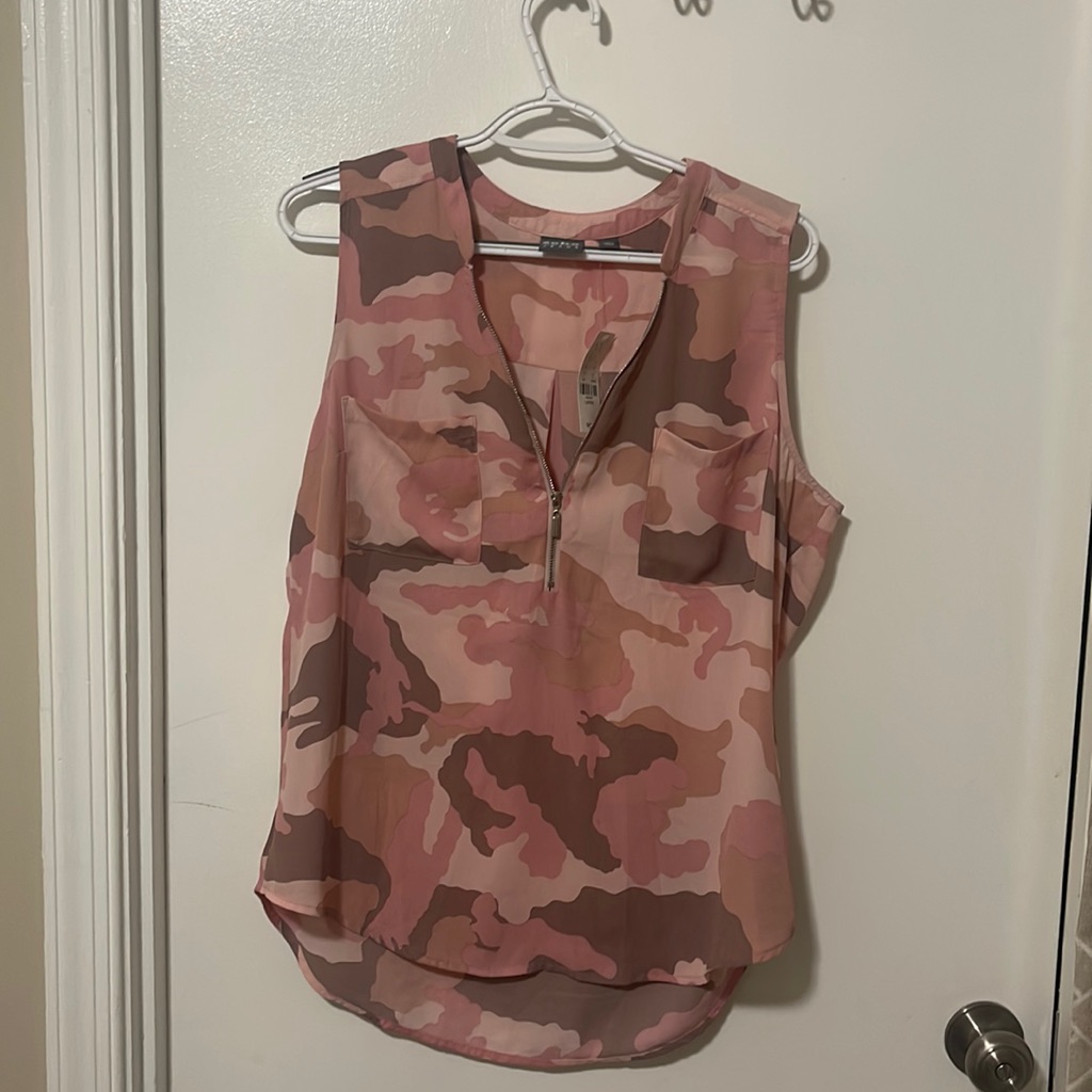 Brand New NyC Sleeveless Zip Top